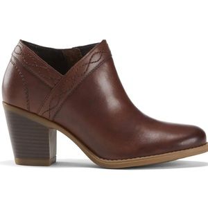 NWT 🛍️  Earth Leather Ankle Booties